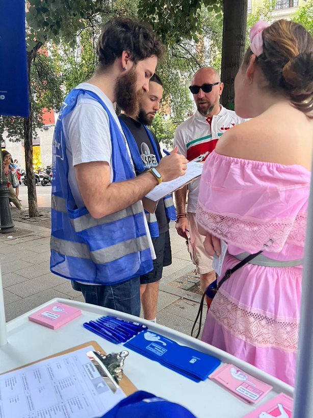 📢Este fin de semana la campaña #SalimosSinMolestar pasó por #Trafalgar #RiosRosas #Ponzano #SantaEngracia y #Malasaña recordando a todos la importancia de #viveydejadormir y #cierralapuerta.

✅Continuará durante dos fines de semana más.