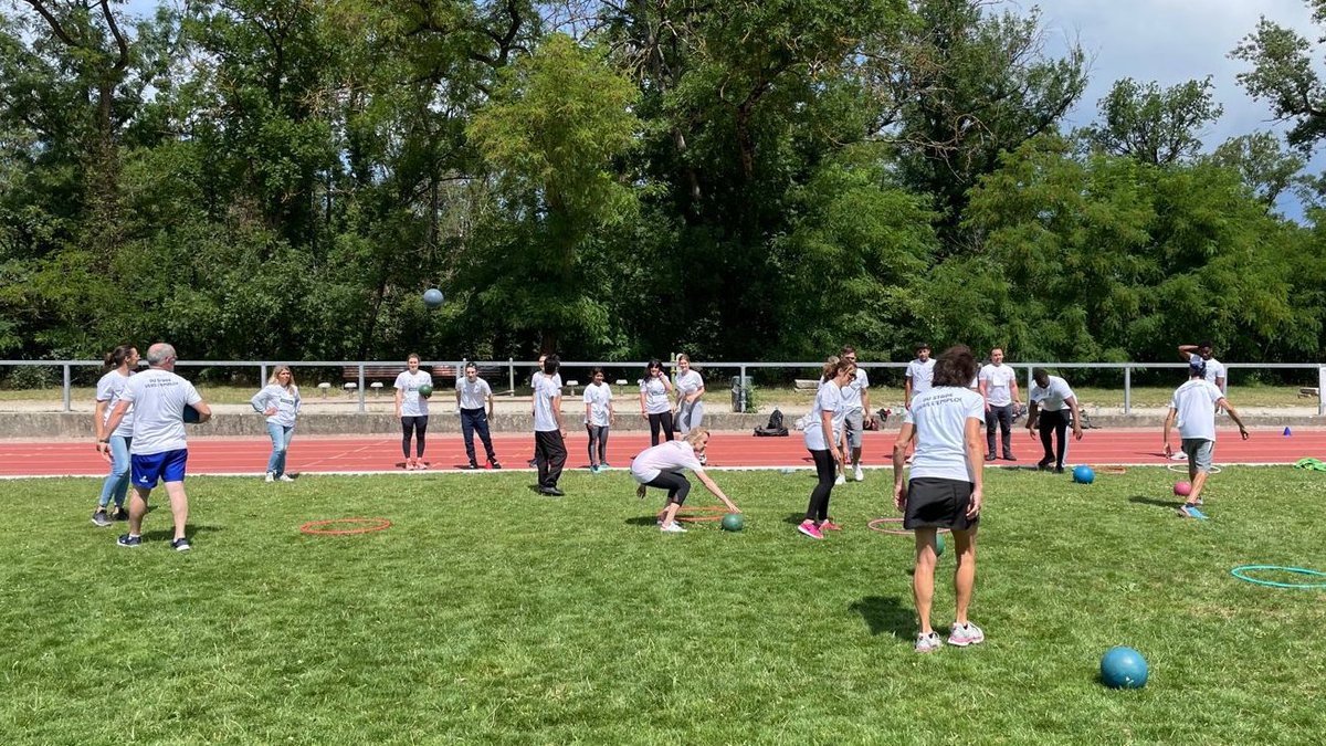 🏉 Le #sport se met au service de l'#emploi pour faciliter les #recrutements grâce aux évènements "Du stade vers l'emploi" 👉 pole-emploi.fr/region/auvergn…

📍 13/06 Tignieu Chavanoz
📍 21/06 <a href="/villedupuy/">Ville du PuyenVelay</a> 
📍 22/06 <a href="/VilledOullins/">Ville d'Oullins</a>
📍 27/06 <a href="/aixlesbainsfr/">Ville Aix-les-Bains</a>
📍 29/06 <a href="/VilledeRoanne/">Ville de Roanne</a>