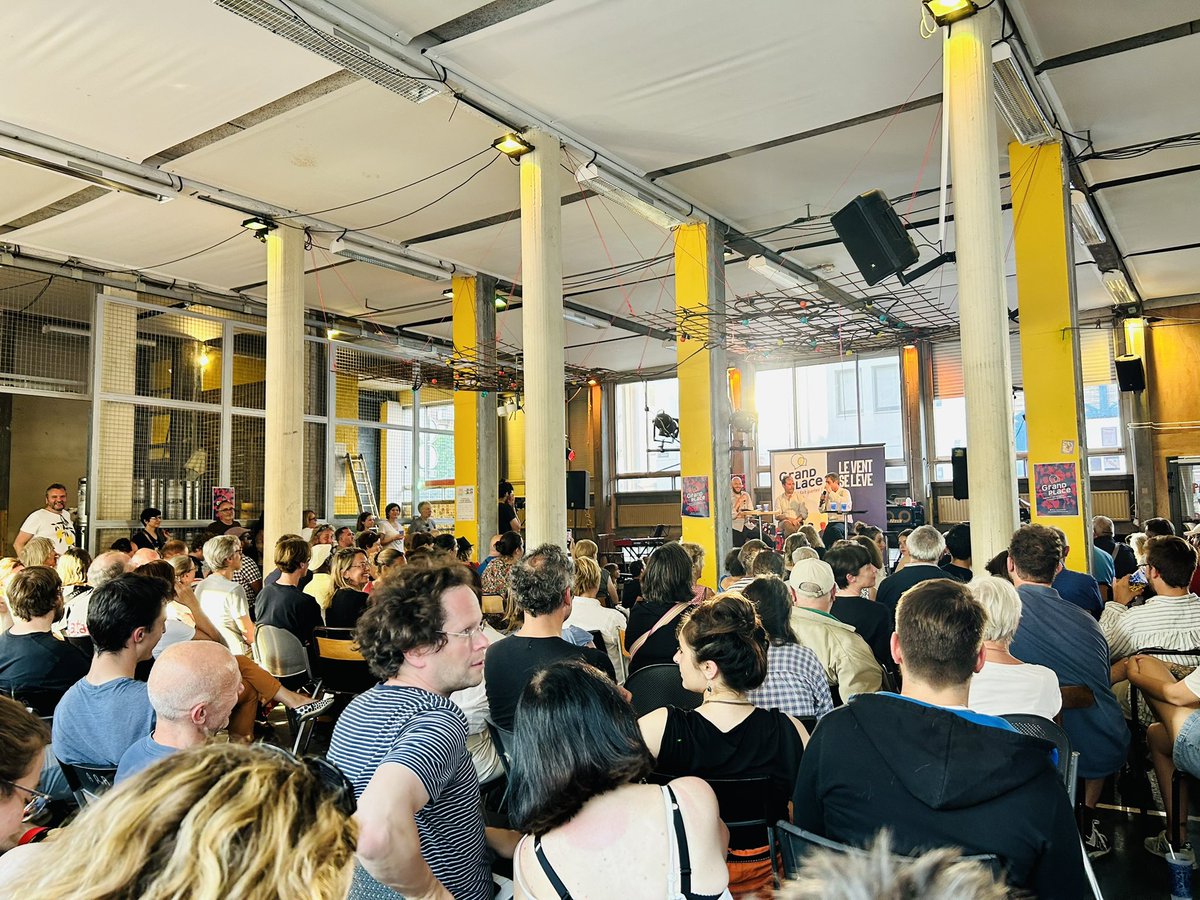 Ça débordait de partout ce samedi au Comptoir Hirondelle à Lille pour la rencontre organisée par l'association Grand Place avec <a href="/Francois_Ruffin/">François Ruffin</a>, moi-même et les travailleuses victorieuses de Verbaudet. On a débattu de la question du travail, mère de toutes les batailles.