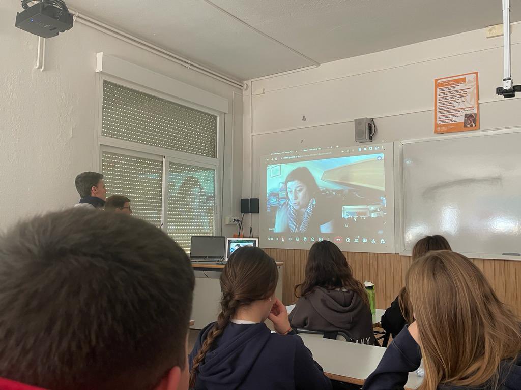 Damos las gracias al Coronel <a href="/JDiezAlcalde/">Jesús Díez Alcalde</a> por la formación que impartió en nuestro cole sobre Seguridad Nacional 'Protejamos lo cotidiano', así como a <a href="/RequenaPilar/">Pilar Requena</a> <a href="/ConsuorF/">Consuelo Ordóñez</a> y <a href="/cfranganillo/">Carlos Franganillo</a> #FelicidadSeEscribeConTigo <a href="/pmariaes/">RR. Pureza de María</a> <a href="/mater_p/">Mater Purissima</a>