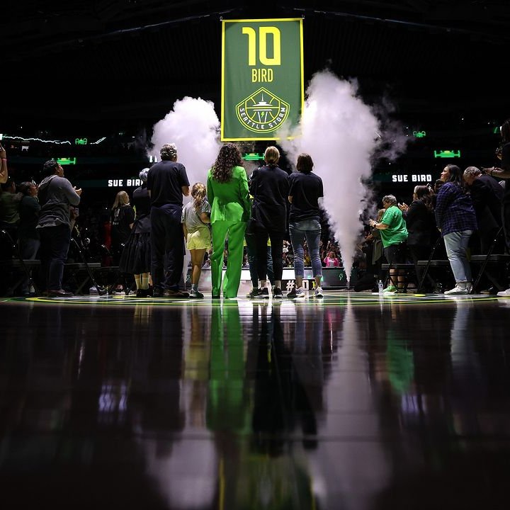 #10Forever in the rafters 💎 🐐 (📸 via @seattlestorm)