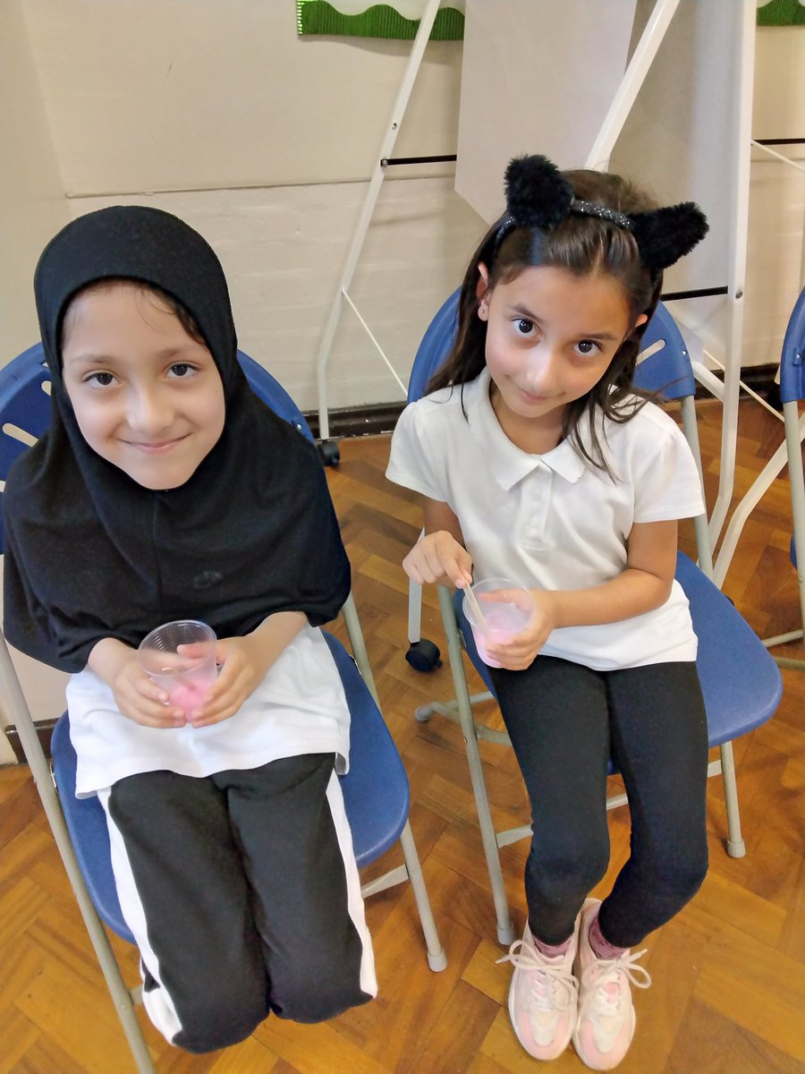 wyndclf's tweet photo. 3Y have loved their Science Workshop from #sublimescience Look at the amazing investigations they have done! #slime #electricity #watertornado https://t.co/vP4LKkuVBh