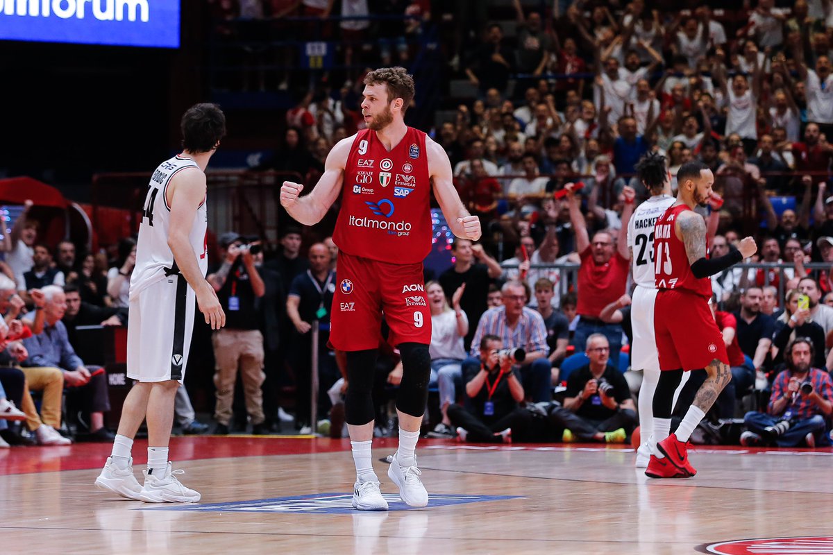 OlimpiaMI1936's tweet photo. Con la stoppata di ieri Nicolò Melli ha raggiunto quota 113 stoppate in maglia Olimpia nel campionato italiano superando le 112 di Pittis e salendo solitario al terzo posto assoluto dietro McAdoo e Gianelli. 

Continua così Nik!©️⚪️🔴

#insieme #NikMelli #ForzaOlimpia 
@NikMelli https://t.co/QnUIOrYPW8