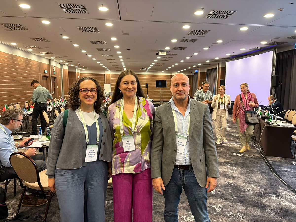 Los días 9 y 10 de junio se celebró en Cracovia (Polonia) la 53 Asamblea General de la @EAHPtweet, donde entre otras cosas se presentó el 5º EAHP Synergy Certification Course, organizado por la #SEFH y la #EAHP, que se celebrará en Alicante (23 y 24 de noviembre de 2023)

Hilo🧵