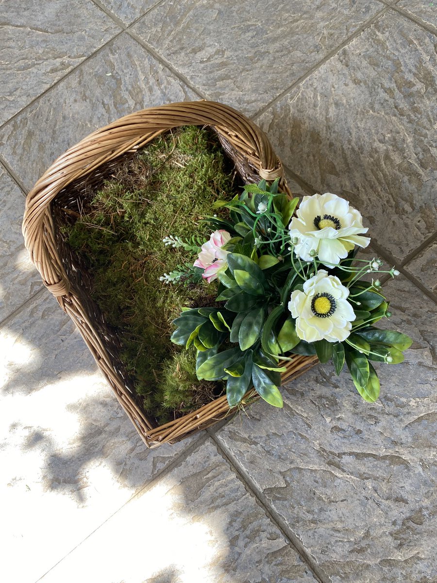 KenFraserSale's tweet image. Finishing touches to the shop front 💐💐 #saleflorist #shopwindow 
#florist #flowershop #kenfraserflorist #m33sale #sale