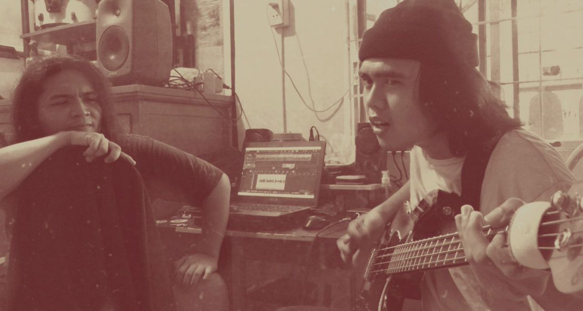 IlayaMusicPH's tweet photo. rare footage of Crisostomo Ibarra working on his harana for Maria Clara along with his producer from Espanya (digitally restored)
#ilaya #poppunk #rp612fic https://t.co/mkSS0hiQGg