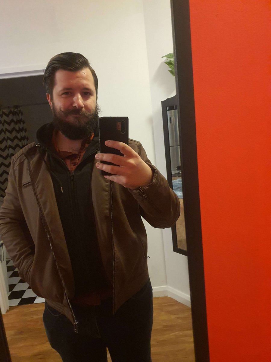 FoxFluke's tweet photo. Whats this??? New jackets!!!! And a stream coming up tonight?!?!! Head into my discord to vote on the game I play tonight!!!! https://t.co/PoAiAFQnKy