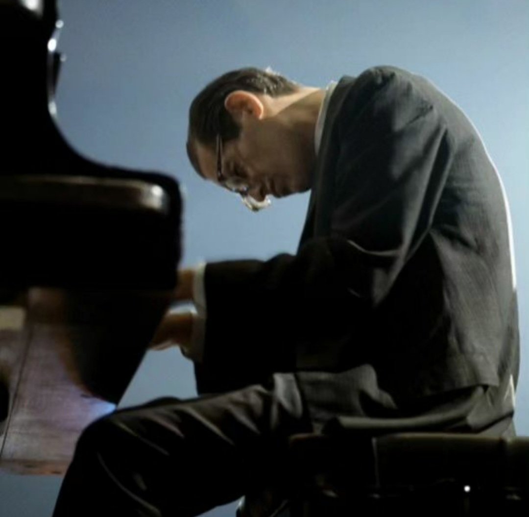 Bill Evans (Photo by Jean-Pierre Leloir)