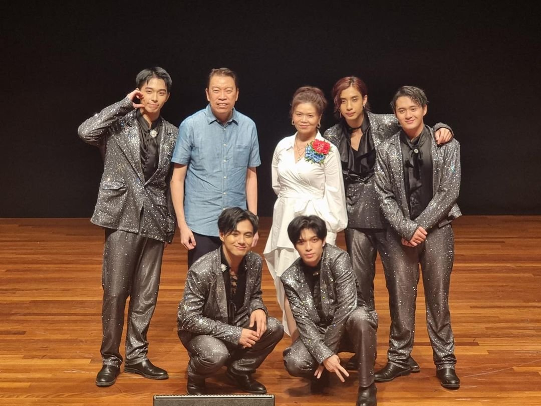 kowalerts's tweet photo. "One of the fastest rising P-Pop boy groups in the Philippines, BGYO. They ranked number one on Billboard’s Next Big Sound chart." - Melvin Yong 

BGYO from the succesful Spectacle for the Academy of Rock and the Singapore Street Festival at the Esplanade 

Nakaka proud talaga ang ating mga kapamilya 😍😍😍