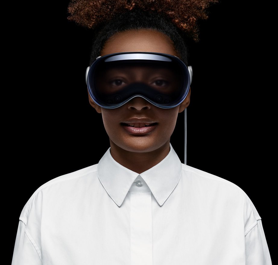 MarkLForrest's tweet photo. Is anyone remotely interested in buying Apple Pro Vision? #AppleProVision https://t.co/oGalDCam3j