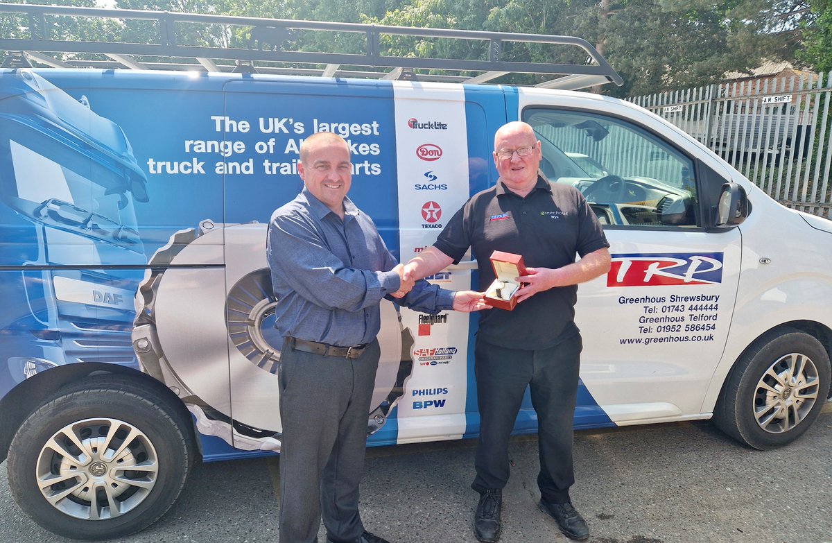 Congratulations to Wyn Humphries on reaching 25 years of dedicated service as a van driver at Greenhous! 

#DAF #greenhouscommercials #parts #trp #deliverydriver #25years #milestone #service #Congratulations