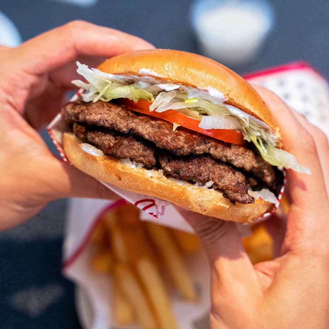 If you were looking for a sign to get a burger today, this would be it🚀 🍔 <a href="/johnnyrocketskw/">Johnny Rockets KW</a>