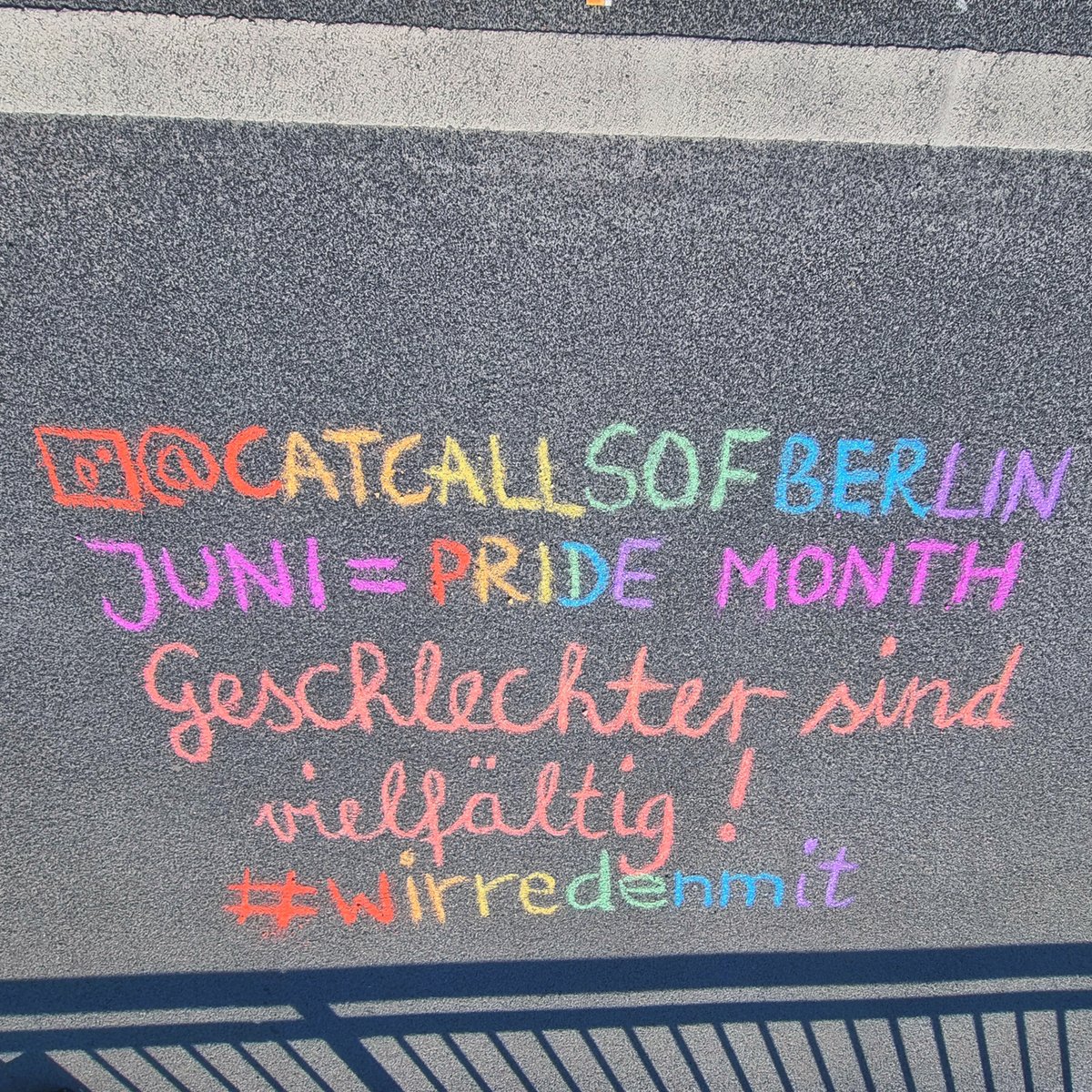 catcallsberlin's tweet photo. Caption auf Instagram!
#pride #selbstbestimmungsgesetz #queer #wirredenmit #thefutureisnonbinary #loveislove #catcallsofberlin #ankreiden #chalkback #berlin #feminism
https://t.co/5UfJC2GpWK https://t.co/Fq6Xs8qpa1