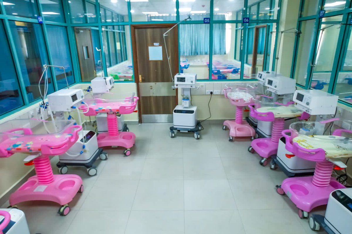 KaguthaMark's tweet photo. These 4 pictures alone show why Anne Waiguru is the best governor in Kenya. She delivers whatever she promises. Remarkable 😀 #KerugoyaLevel5HospitalOpen #KirinyagaRising #AnneWaiguru #trending #medicalcomplex #ruto https://t.co/krF8dKVhq5