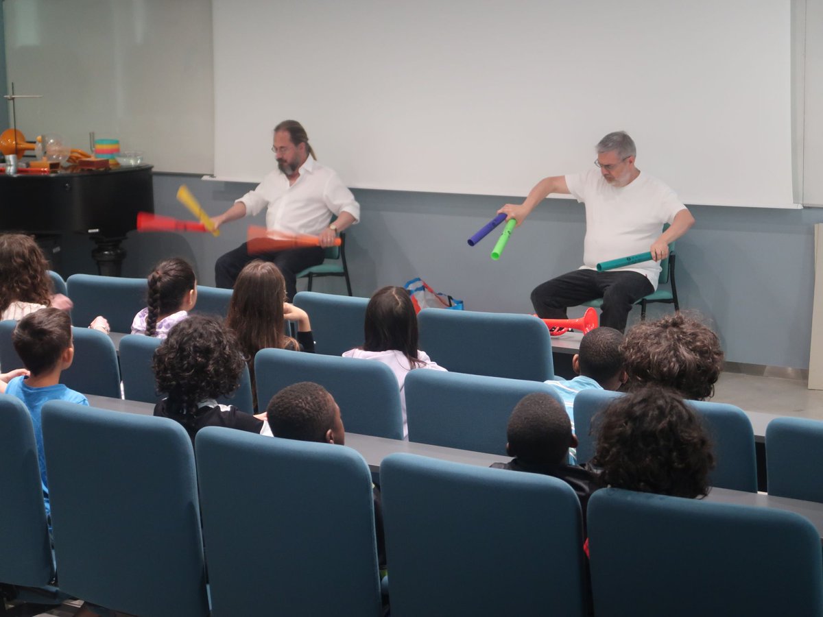 Maison pour la science Paris-IDF (@mpls_parisidf) on Twitter photo Les élèves de la Goutte d'or étaient tout ouïe devant le spectacle scientifique "Des bruits et des sons" de <a href="/jmcourty/">Jean Michel Courty</a> E. Kierlik et <a href="/FabriceChemla/">Fabrice.Chemla</a> le 9 juin à <a href="/Sorbonne_Univ_/">Sorbonne Université</a>.
Merci au centre pilote La main à la pâte Paris-Gte d'or <a href="/mairie18paris/">Mairie 18 Paris</a> <a href="/Academie_Paris/">Académie de Paris</a> <a href="/Fondation_Lamap/">Fondation La main à la pâte</a> Les élèves de la Goutte d'or étaient tout ouïe devant le spectacle scientifique "Des bruits et des sons" de <a href="/jmcourty/">Jean Michel Courty</a> E. Kierlik et <a href="/FabriceChemla/">Fabrice.Chemla</a> le 9 juin à <a href="/Sorbonne_Univ_/">Sorbonne Université</a>.
Merci au centre pilote La main à la pâte Paris-Gte d'or <a href="/mairie18paris/">Mairie 18 Paris</a> <a href="/Academie_Paris/">Académie de Paris</a> <a href="/Fondation_Lamap/">Fondation La main à la pâte</a>