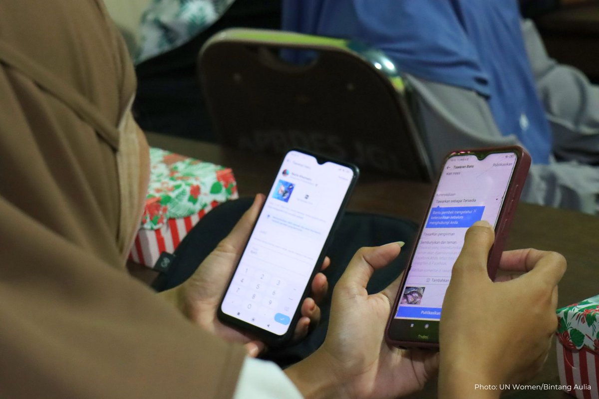unwomenid's tweet photo. Digitalisasi membantu perempuan wirausaha dlm memulai &amp; mengembangkan usahanya.

Sejak Agustus 2022, @unwomenid bekerja sama dgn mitra dalam melaksanakan pendampingan dan pelatihan kewirausahaan digital berperspektif gender, sebagai bagian dari program #TogetherDigital. https://t.co/Mp4yt7N5oT