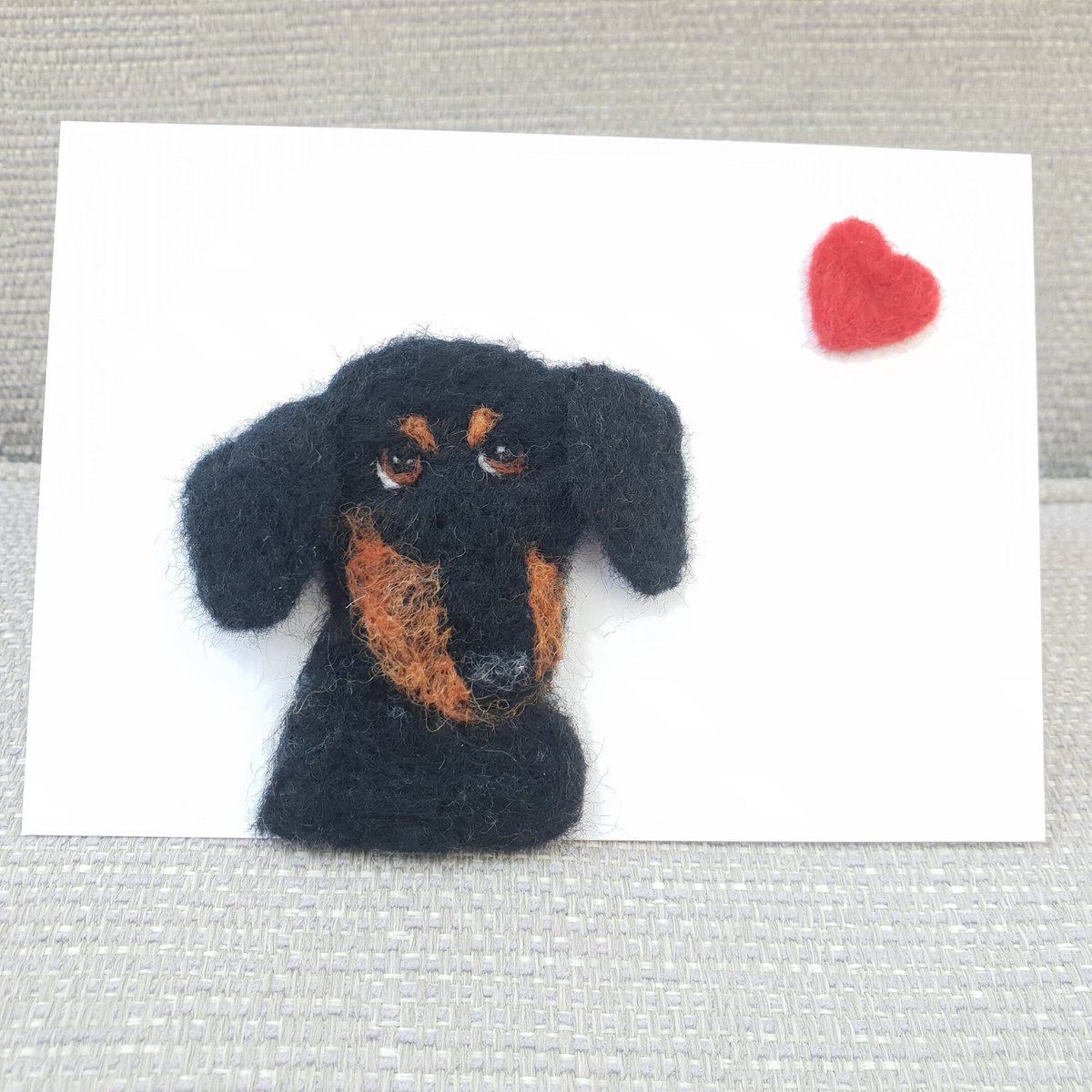 Good morning!
Sharing a felted Dachshund greeting card I have available from my Etsy shop. A beautiful way to send some love to a Dog lover on their Birthday or any occasion.
Thank you ❤️
etsy.com/listing/125101…
#dachshund #etsy #dogsoftwitter #elevenseshour