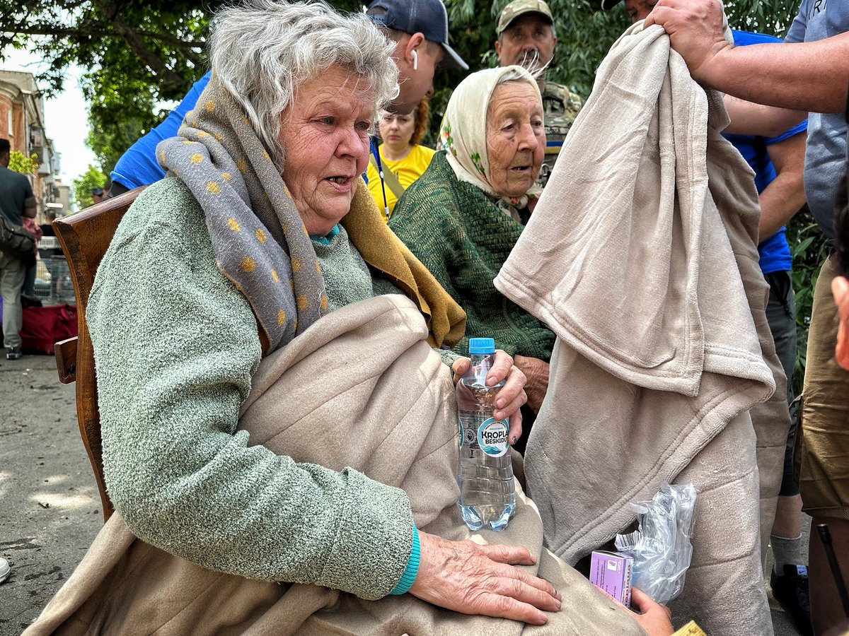 CunninghamCSky's tweet image. The people of #Kherson have lived through so much already, occupation, terror,  bombs, war and now this, a man made natural disaster of unthinkable proportions. Our final report for @SkyNews from flooded Kherson as shells still land on those fleeing

youtu.be/t7Mlb4F5gH4