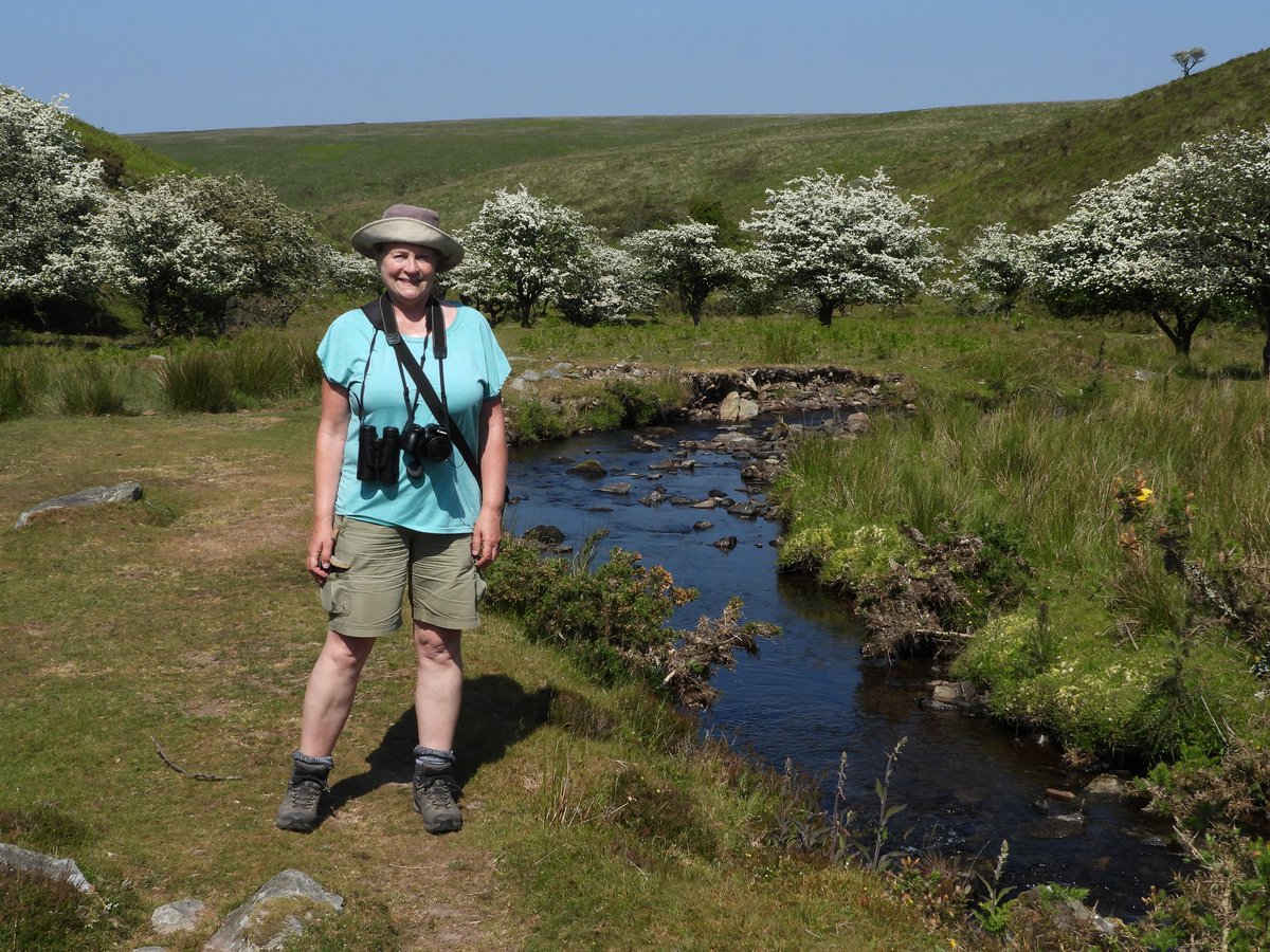 I love getting out and about in nature. But when did I turn into Compo??  Nothing glamorous going on here.....🤣🤣  This is what happens when your brother takes a pic. 🙄🙄🙄 (or @ChrisBurch). #Naturewalks #ChetsfordWater