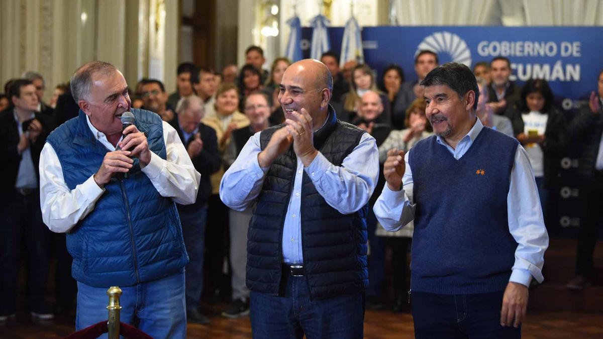 NacionalAM870's tweet photo. Amplia ventaja para Jaldo en Tucumán confirma la hegemonía del peronismo. 

@gusllabra, desde @NacionalTucuman, habló con @CheloAyala y equipo en el #PanoramaNacionalDeNoticias

📢 https://t.co/aSSPLe9Mrm https://t.co/YzSdB8uF9h