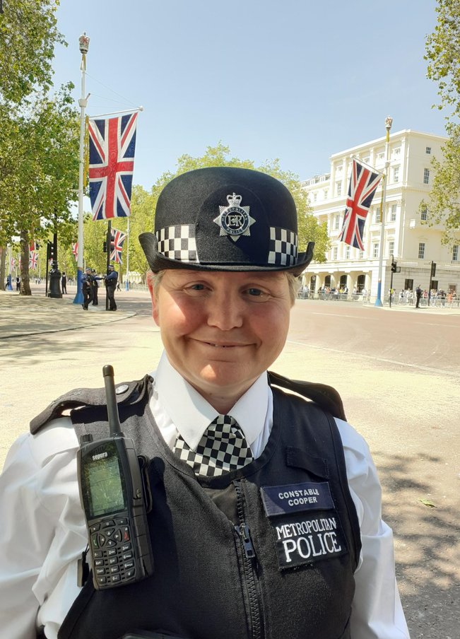 CadetsWMP's tweet photo. A huge thank you to ALL officers on Duty this #TroopingtheColour however #specialThanks to Carol & PC Cooper of @metpoliceuk who ensured our Cadets were briefed and arrived safely #OnePoliceFamily https://t.co/PdIvv8MNpn