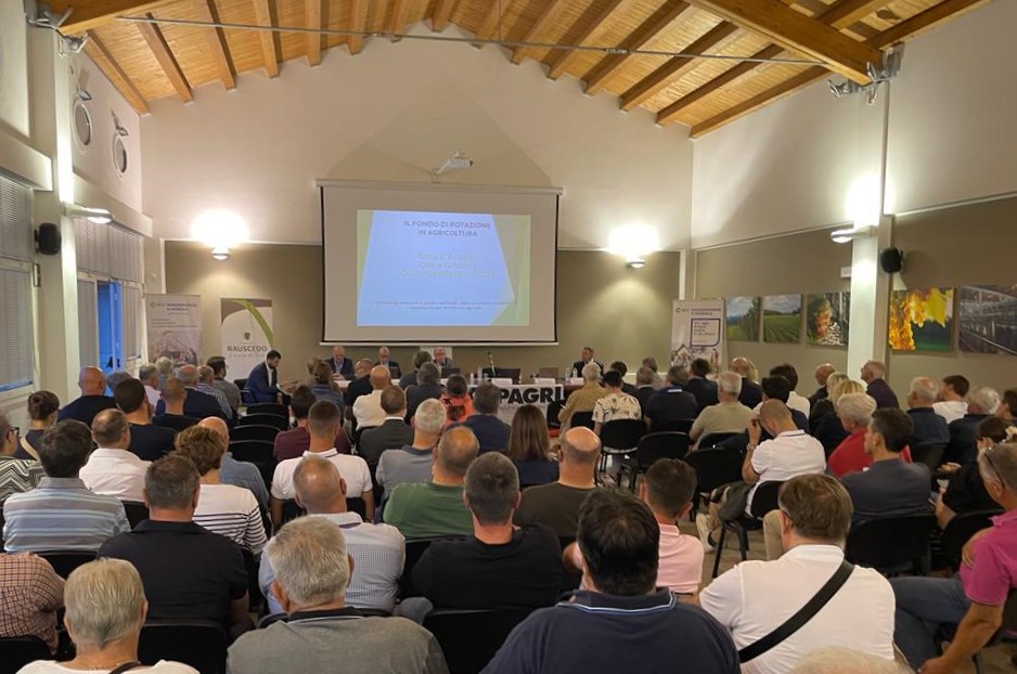 CopagriFVG's tweet photo. "La #fiscalità in #agricoltura”: grande partecipazione di agricoltori e addetti ai lavori all'articolato convegno di @Copagri @regioneFVGit e @BccPnMonsile, svoltosi a #Codroipo (UD) e concluso dal presidente Valentino #Targato. https://t.co/6Vir0IOofo