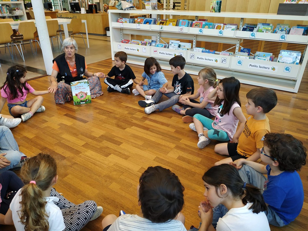 IESANTJORDI's tweet photo. Les balenes acabem el projecte amb la biblioteca, gràcies Núria pels teus contes! #NousEspaisUnNouSantJordi
#iesantjordi #vilassardedalt #escolescoop #escolesmaresme #pedagogiaviva #metodologiaactiva #racons #minimons #ambients #projectes #assemblea #educacioemocional https://t.co/W2P7DmepWk