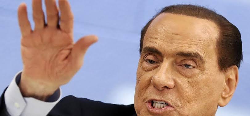 Morre Berlusconi. De tendências fascistas, tive o desprazer de vê-lo no último congresso da Democratici di Sinistra, em Florença. Chegou com um séquito, ao estilo fanfarrão. Um horror.