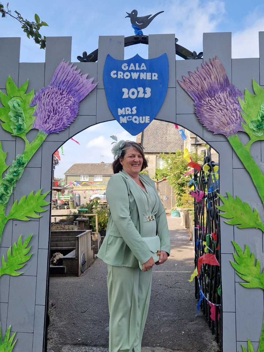 KirklistonNS's tweet photo. We were all delighted that our very own Mrs McQue was voted to be the crowner at the Kirkliston Gala Day 👑 https://t.co/sSQuU8XqgT