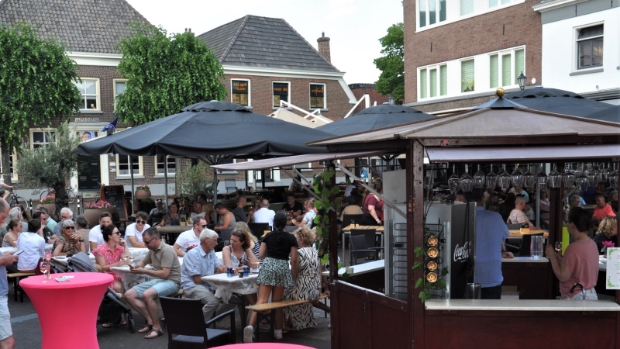 Wijnfeest Aalten: ‘Het lijkt hier wel vakantie!’ -  aaltenvooruit.nl/l/456278