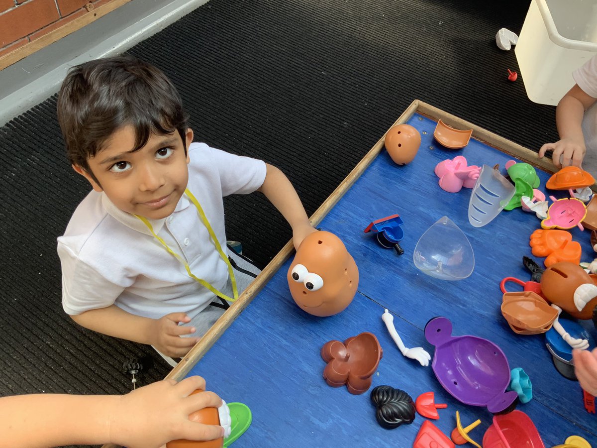 RDPSNursery's tweet image. Nursery enjoy ‘open up’ time with Reception in the Summer Term to support transition 👍
#RDPSNursery #EYFStransition