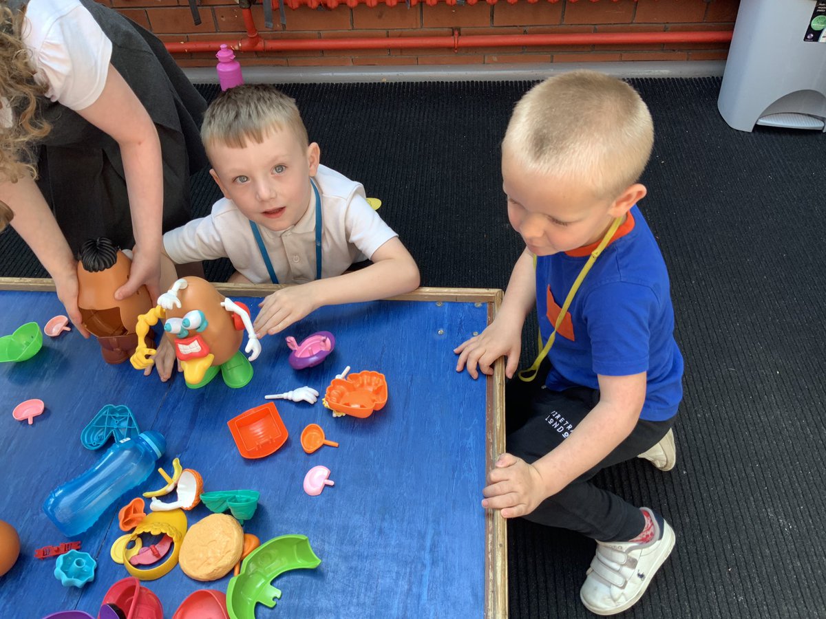 RDPSNursery's tweet image. Nursery enjoy ‘open up’ time with Reception in the Summer Term to support transition 👍
#RDPSNursery #EYFStransition