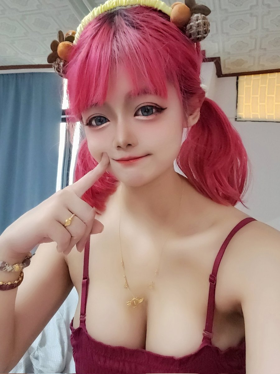 我頭上的是櫻桃啦！！！
有要除毛 清粉刺 按摩
加賴預約哦 https://t.co/20Ttq86gOD https://t.co/xDcRn39pfX