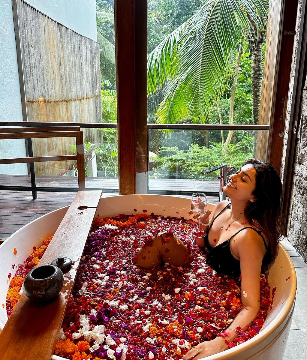 FLLFilms Love Life on Twitter "Hot black roses' bikini bath ️‍🔥💃🍗"