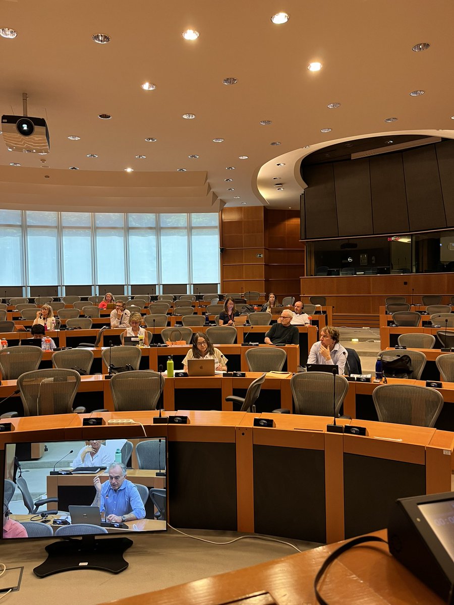 DebraRussell1's tweet image. Well done ISO 13611 experts! Moving this standard to FDIS -stay tuned for final editorial commenting round @StandardsCanada . @VeroGuarnieri @tpinterpreter #standardsmatter
