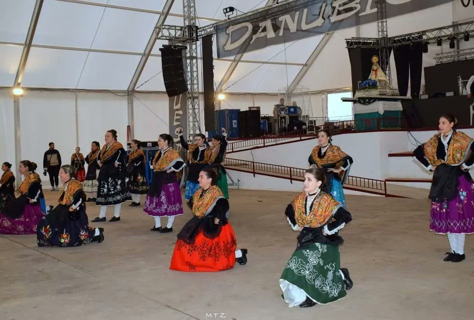 CyDMagaceda's tweet photo. La lluvia no impidió que las danzas y música acompañaran a nuestra patrona en su día.

¡Viva la Virgen de Magaceda! 💚

#Magaceda2023 #CyDVirgenMagaceda #FolkloreManchego 

📸 Fotografías de nuestra Maite Zamora (@maytezamora5) https://t.co/4Q7OstLA7W