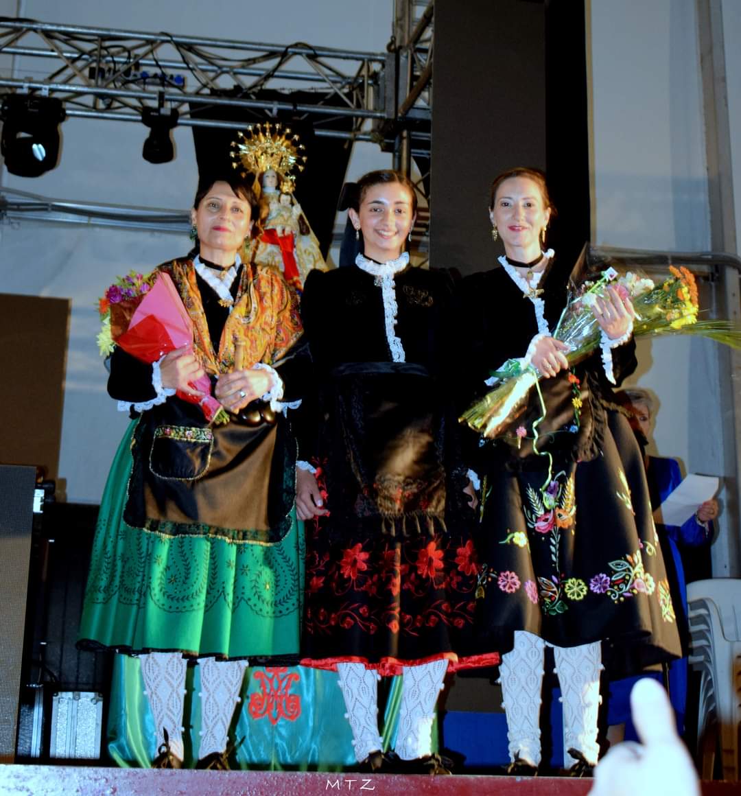 CyDMagaceda's tweet photo. La lluvia no impidió que las danzas y música acompañaran a nuestra patrona en su día.

¡Viva la Virgen de Magaceda! 💚

#Magaceda2023 #CyDVirgenMagaceda #FolkloreManchego 

📸 Fotografías de nuestra Maite Zamora (@maytezamora5) https://t.co/4Q7OstLA7W