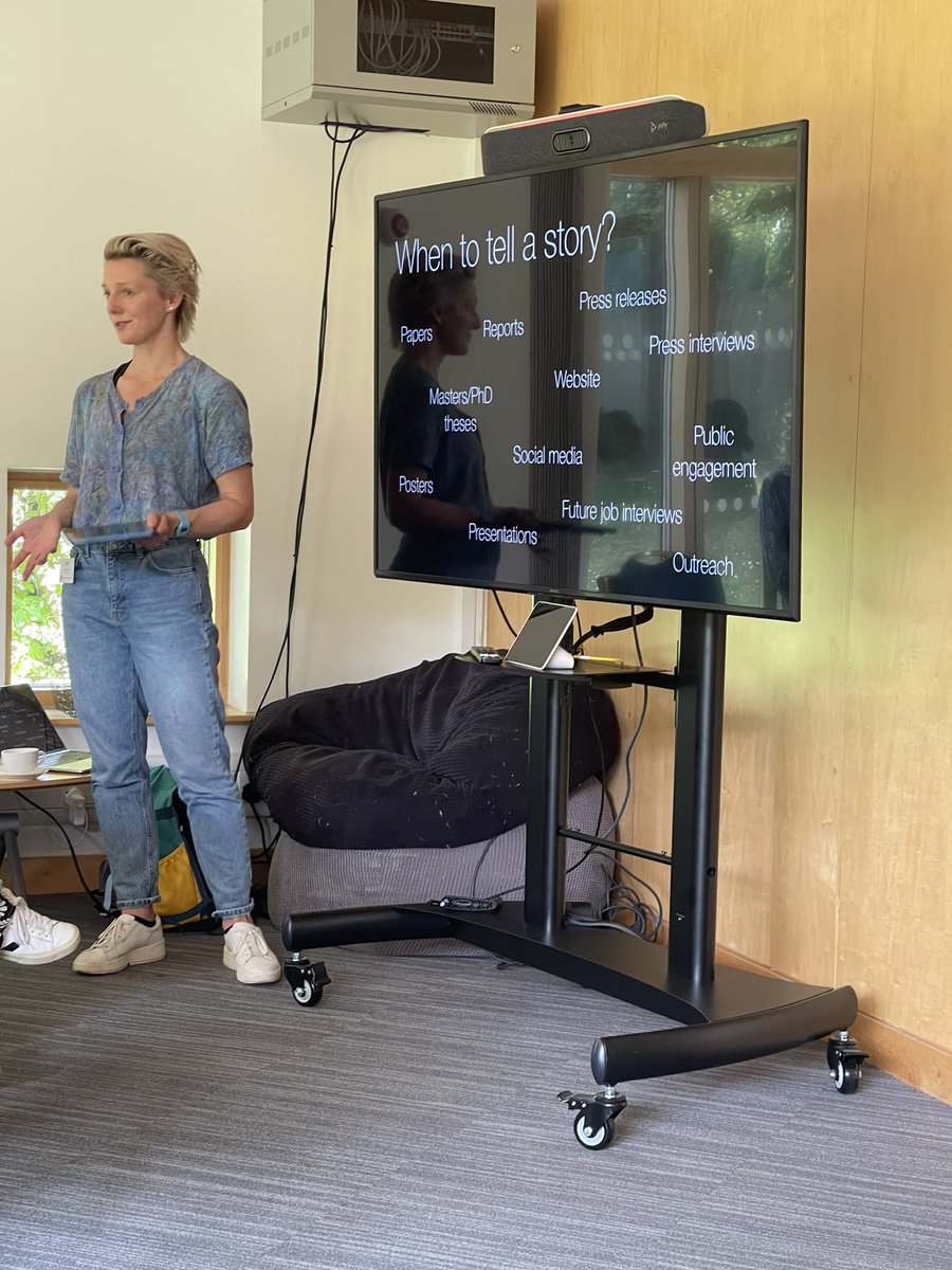 Delighted to co-host @annaploszajski with 
@OxHealthbrc in a ‘story telling’ workshop to help our amazing #dementiascientists spread the word about their exciting research. #foracure