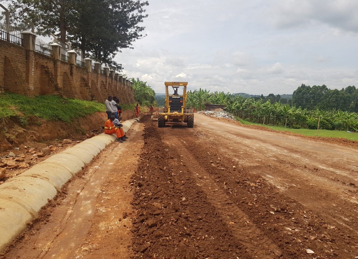 Ucmid's tweet photo. Building a brighter future for Ntungamo District! 🚧🛣️ Witness the remarkable progress made on the rehabilitation of Tindibakira Road, a testament to our vision under the #USMID-AF Program. Enhanced connectivity means better opportunities for our community. #InfrastructureDevelopment #NtungamoDistrict