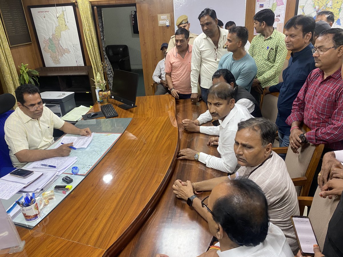 rakeshkjainkota's tweet photo. कोटा बूंदी संसदीय क्षेत्र के कोटा में न्यायालय आदेश की अवेहलना में सदबुद्धि यज्ञ करते 
@ombirlakota  
@narendramodi
@loksabhaspeaker
⁦⁦@cpjoshiBJP⁩
@chshekharbjp
@bjp4_kota
@jpnaddaofficial
@BjpRajasthan01  
@BJPRajasthanIT     @BJPRajasthan  
⁦⁦⁦@AmitShah⁩ https://t.co/xR4ImCbGMO