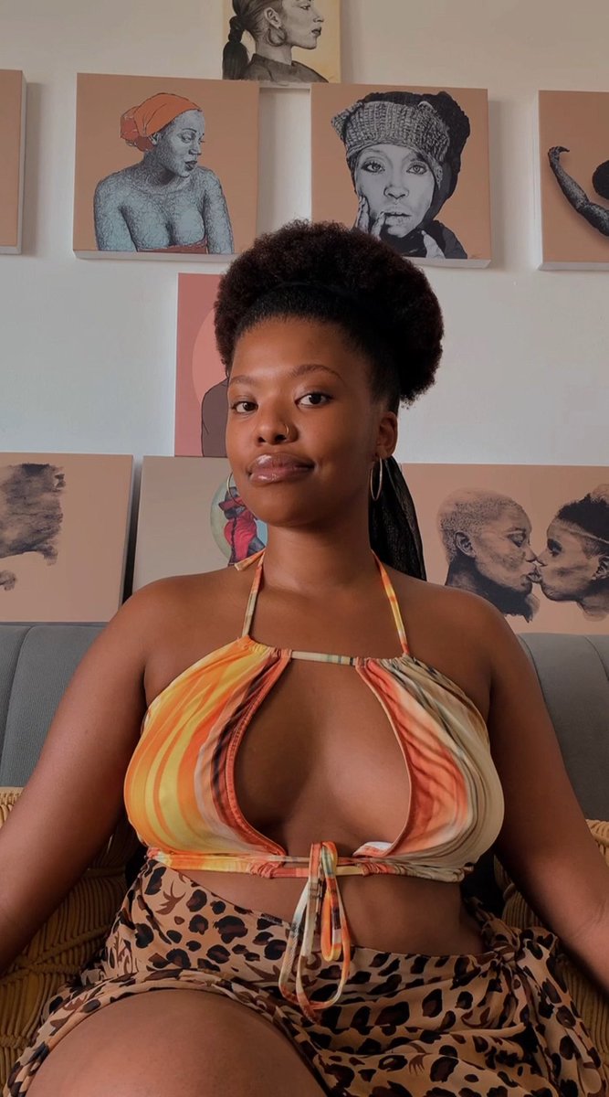 An artist and her art ✨