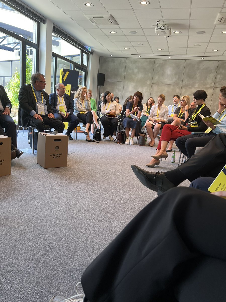 Larissa Zeichhardt tweet media