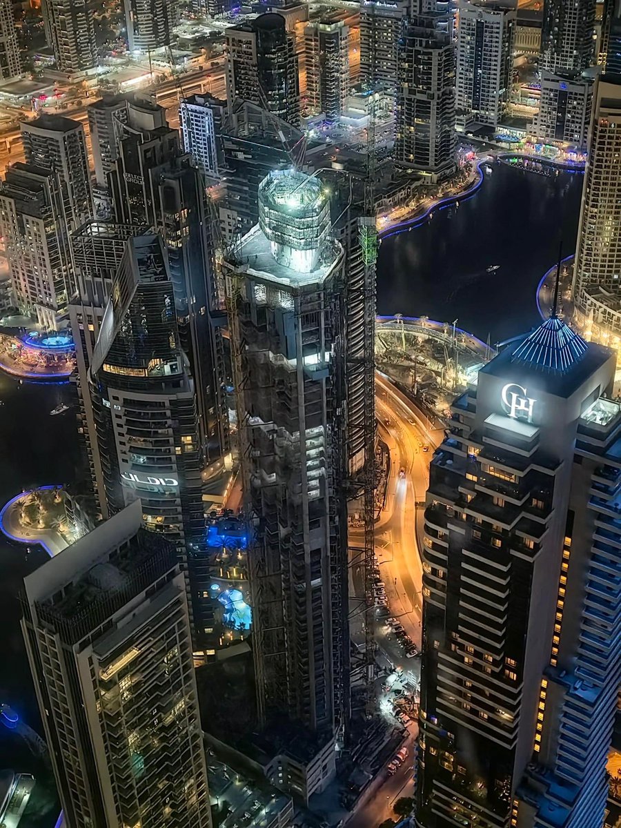 Cr18gDubai's tweet photo. Congrats to CR18BG for completing the roof (46th Slab) casting of #LIVMarina Tower Project on 10th June, which is 82 days ahead of the BL program. CR18BG had hit a new record by casting nine floors in a single month in the prestigious LIV Marina Tower Project.@LivRealEstate https://t.co/OKvJIeSnZQ