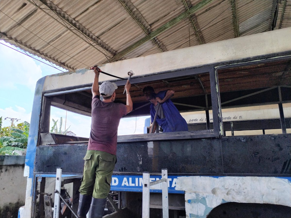 Así se vence el Bloqueo antes de que lo levanten, así actúan los transportistas. Comprometidos, Unidos y Profesionales. 
#Cuba
#ComoElChe
#CubaViveyVence
@CubaCentral <a href="/UlisesGuilarte/">Ulises Guilarte de Nacimiento</a> 
<a href="/ElizabetBernal6/">Sindicato Nacional de Transporte y Puertos. Cuba</a>