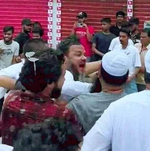 fkmarufdu's tweet photo. The leaders and activists of the ruling Awami League attacked Mufti Syed Muhammad Faizul Karim, the mayoral candidate in the Barisal City Corporation election, during the inspection of the polling station.

He was left bleeding in the brutal attack. His car was vandalized. https://t.co/iX2shlh7rq