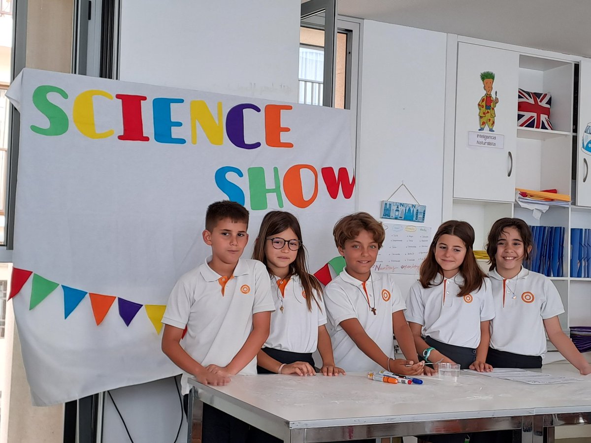 NazaretSMDLV4's tweet photo. Terminamos nuestra estancia en la Academia Atoms con la realización de nuestra feria de ciencias @Carla_SMDLV @NazaretArrecife @OliverSesmero https://t.co/sSHBM3tdGD