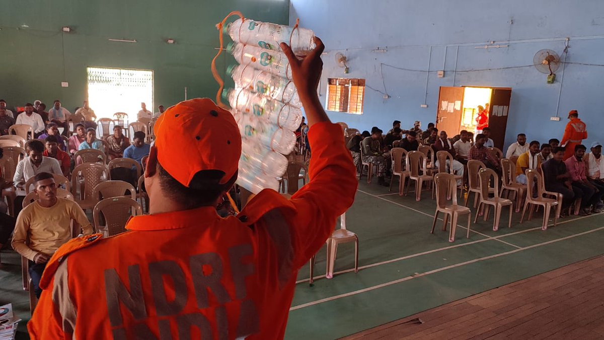 05NDRF's tweet image. By failing to prepare , you are preparing to fail so better to prepare.
#FAMEx/CAP
#Team of 05 NDRF imparted lessons on life saving techniques like 
CPR
FBAO
FWR
#Practiced Earthquake &amp;amp; Fire Safety Drill like  SCH&amp;amp;SDR @at Sironcha, Gadchiroli, Maharashtra
@ANI
@ndmaindia 
@NDRFHQ
