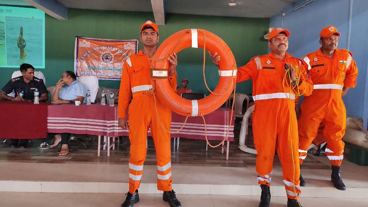 05NDRF's tweet image. By failing to prepare , you are preparing to fail so better to prepare.
#FAMEx/CAP
#Team of 05 NDRF imparted lessons on life saving techniques like 
CPR
FBAO
FWR
#Practiced Earthquake &amp;amp; Fire Safety Drill like  SCH&amp;amp;SDR @at Sironcha, Gadchiroli, Maharashtra
@ANI
@ndmaindia 
@NDRFHQ