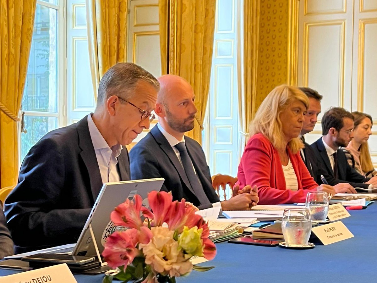 laurent_sceaux's tweet photo. ➡️ Rencontre de la Coordination des employeurs territoriaux avec @StanGuerini et @FaureDominique afin d’échanger sur les mesures touchant au pouvoir d’achat des agents publics. https://t.co/Ny3CMtWiyU