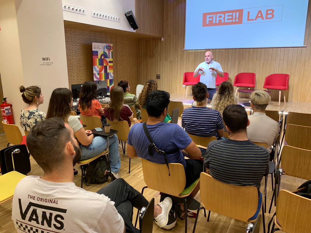 mostraFire's tweet image. 🎙️ ¡En marcha! 

#FireLAB es una espacio para compartir conocimientos, preocupaciones y oportunidades entre los diferentes agentes implicados en la creación de una película de temática LGTBIQ+.